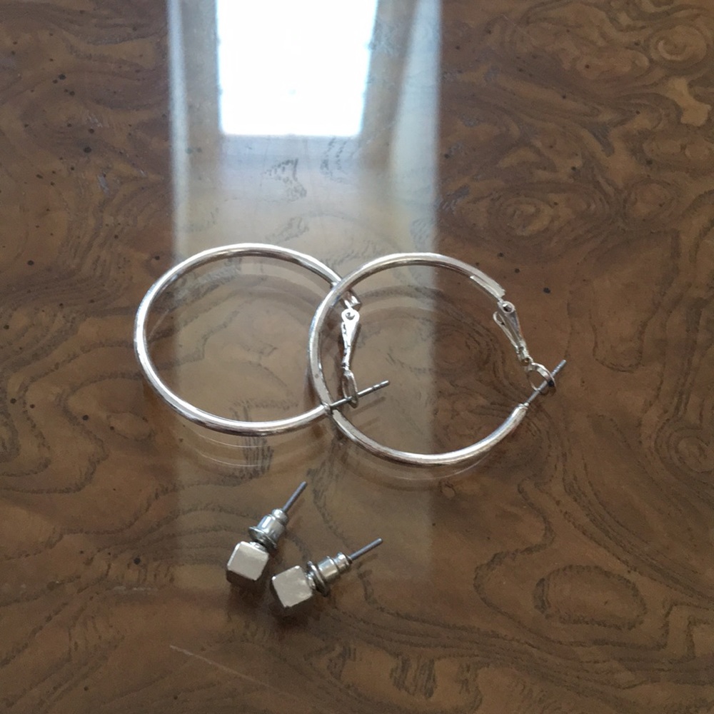 2 pair of earrings